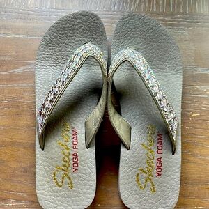 Sketcher yoga foam flip flops